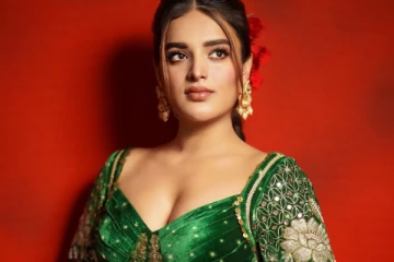 கடை திறப்பு விழாவுக்கு செம கிளாமராக வந்த நடிகை நிதி அகர்வால்