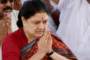 அரசியலை விட்டு விலகி ஆன்மீக பயணத்திற்கு சென்ற சசிகலா!