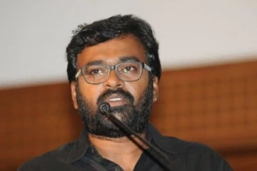 தமிழா தமிழா நிகழ்ச்சியில் இருந்து வெளியேறிய கரு. பழனியப்பன்.. ஜீ தமிழ் மீது பரபரப்பு புகார்