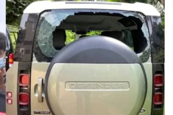 ஜகமே தந்திரம் பட நடிகர் ஜோஜூ ஜார்ஜின் கார் கண்ணாடி உடைப்பு.. நிலவும் பரபரப்பு | Joju George Car Glass Broken