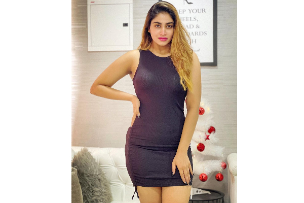 இறுக்கமான உடையில் போஸ் கொடுத்த ஷிவானி.. ரசிகர்களை கவர்ந்த புகைப்படம் | Shivani Narayanan Latest Tight Fit Dress Picture