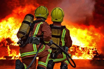 නිවාස පෙළක විශාල ගින්නක්.. 03ක් මරුට..නිවාස 04කට දැඩි හානි.