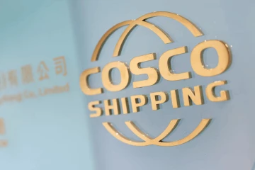 COSCO සමූහය මැදපෙරදිග නැව්ගත කිරීම් තාවකාලිකව අත්හිටුවයි