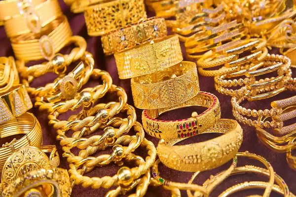 ஆபரணத் தங்கத்தின் விலை சவரனுக்கு ரூ.200 குறைந்தது..! - தமிழ்நாடு