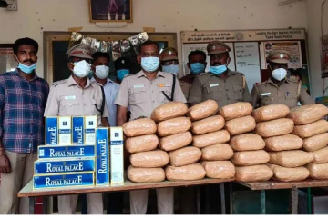 சொகுசு பேருந்தில் கடத்தி வரப்பட்ட கஞ்சாவும், மதுபாட்டில்களும்..! போலீசில் சிக்கிய கில்லாடி ஓட்டுநர்..!