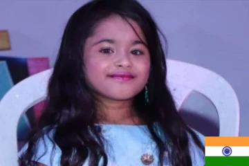 பார்ப்பதற்கு குழந்தை போலிருக்கும் இளம்பெண்: அவரது வயது என்ன தெரியுமா?