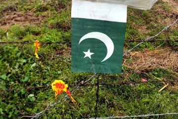 பாகிஸ்தான் கொடியுடன் காஷ்மீருக்குள் பறந்து வந்த பலூன் - உச்சக்கட்ட பரபரப்பு