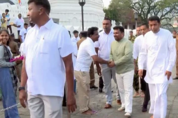 ජනතාව අතරට ගිය ජනපති