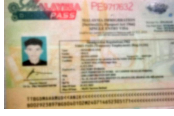 கட்டுநாயக்க விமான நிலையத்தில் மூன்று வெளிநாட்டவர்கள் கைது(படங்கள்) | Three Bangladeshi Nationals Arrested