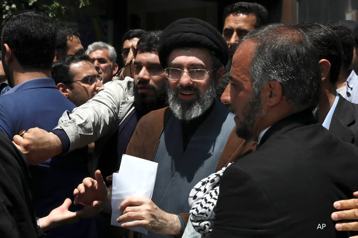 அந்த ஒரு முடிவு... இஸ்ரேல் ஏவுகணையில் இருந்து நொடியிடையில் தப்பிய ஈரானின் புதிய உயர் தலைவர் | New Supreme Leader Escaped Death அந்த ஒரு முடிவு... இஸ்ரேல் ஏவுகணையில் இருந்து நொடியிடையில் தப்பிய ஈரானின் புதிய உயர் தலைவர் | New Supreme Leader Escaped Death