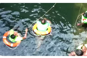 கிணற்றில் விழுந்த பள்ளி மாணவன் - 20 மணி நேர போராட்டத்திற்கு பிறகு சடலமாக மீட்பு - சோகத்தில் மூழ்கியது கிராமம்