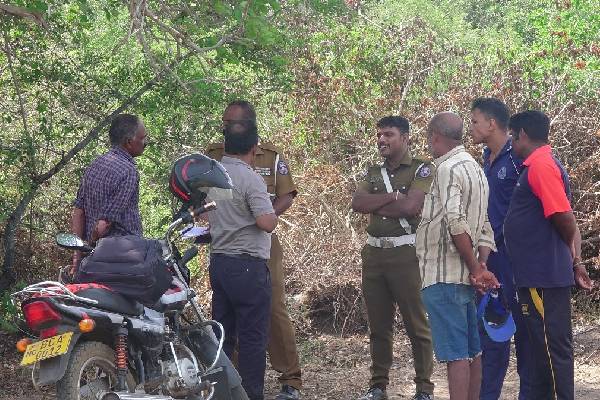வேட்டைக்குச் சென்ற குழுக்களை அதிரடியாகக் கைதுசெய்த வனஜீவராசிகள் திணைக்களத்தினர் - புத்தளத்தில் சம்பவம் | Wildlife Department Arrested The Hunting Groups