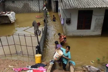 இலங்கையில் கனமழைக்கு 26 பேர் பலி 2½ லட்சம் பேர் பாதிப்பு