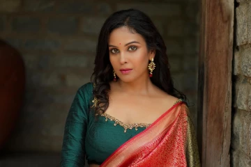 எல்லை மீறிய கிளாமர்.. சாந்தினியின் போட்டோஷூட் ஸ்டில்கள் வைரல்