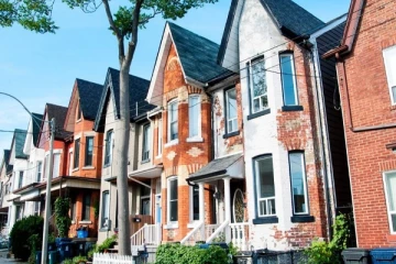 றொரன்டோவில் புது வீடு விற்பனையில் பின்னடைவு