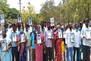 ஸ்டெர்லைட் ஆலையை திறப்பதற்கு எதிர்ப்பு: துப்பாக்கிச் சூட்டில் கொல்லப்பட்டவர்களின் குடும்பத்தினர் போராட்டம்