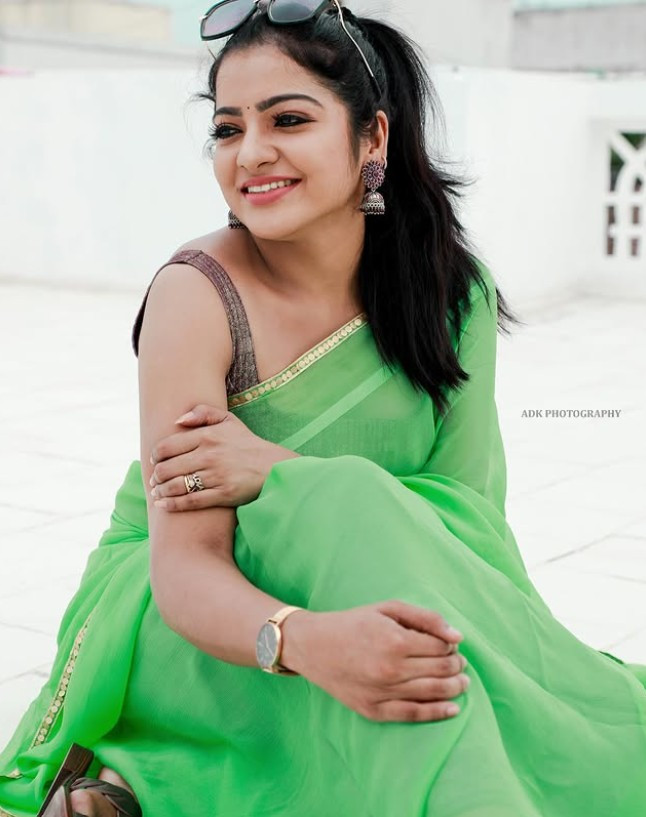 முல்லையாக மக்கள் மனதில் வாழும் மறைந்த சீரியல் நடிகை சித்ராவின் அழகிய போட்டோஸ் 2 Gallery