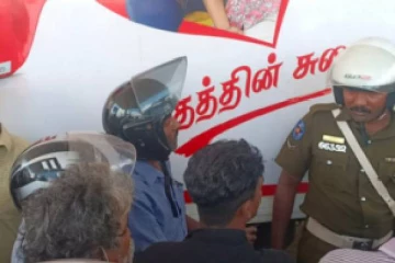 வவுனியா  எரிபொருள்  நிலையத்தை முற்றுகையிட்ட மக்கள்; படையினர் வரவழைப்பு
