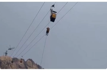 ரோப் கார்கள் ஒன்றுடன் ஒன்று மோதி விபத்து - 3 பேர் உயிரிழப்பு..!