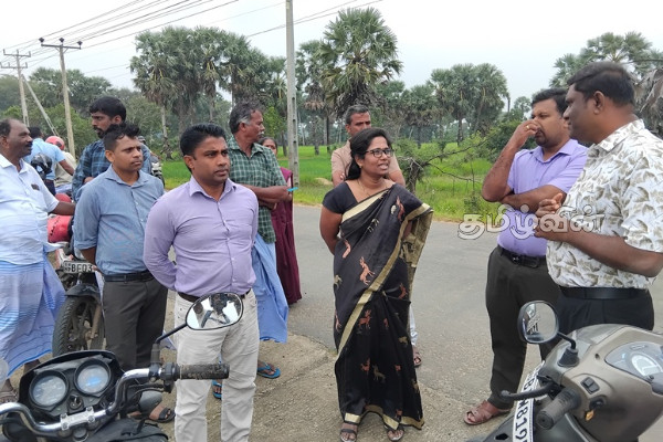 கனகராயன் ஆற்றினை பார்வையிட்ட நீர்ப்பாசன பொறியியலாளர் உள்ளிட்ட உயரதிகாரிகள் | Senior Officials Visited The Kanagarayan River