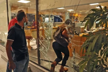 தன் பணத்தை தானே கொள்ளையடித்த பெண்! பரபரப்பை ஏற்படுத்திய சம்பவம்