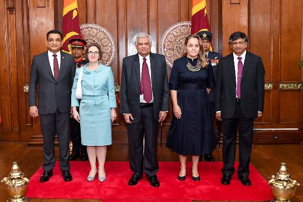 இலங்கைக்கான புதிய தூதுவர்கள் ஜனாதிபதியிடம் தமது நற்சான்றிதழ்களை கையளித்தனர்(Photos) | Ambassadors Presented Credentials To The President