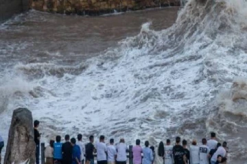 வரலாறு காணாத மழையுடன் சீனாவை மிரட்டும் புயல்! நூற்றுக்கணக்கானோர் மாயம்