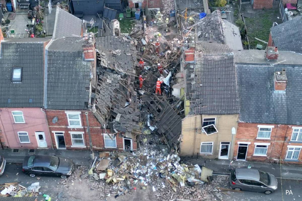 வீட்டு வாடகையை உயர்த்துவதாக கூறியதால் பிரித்தானியர் செய்த பயங்கர செயல் | Uk Man Blowing Up His House For Rise Rent