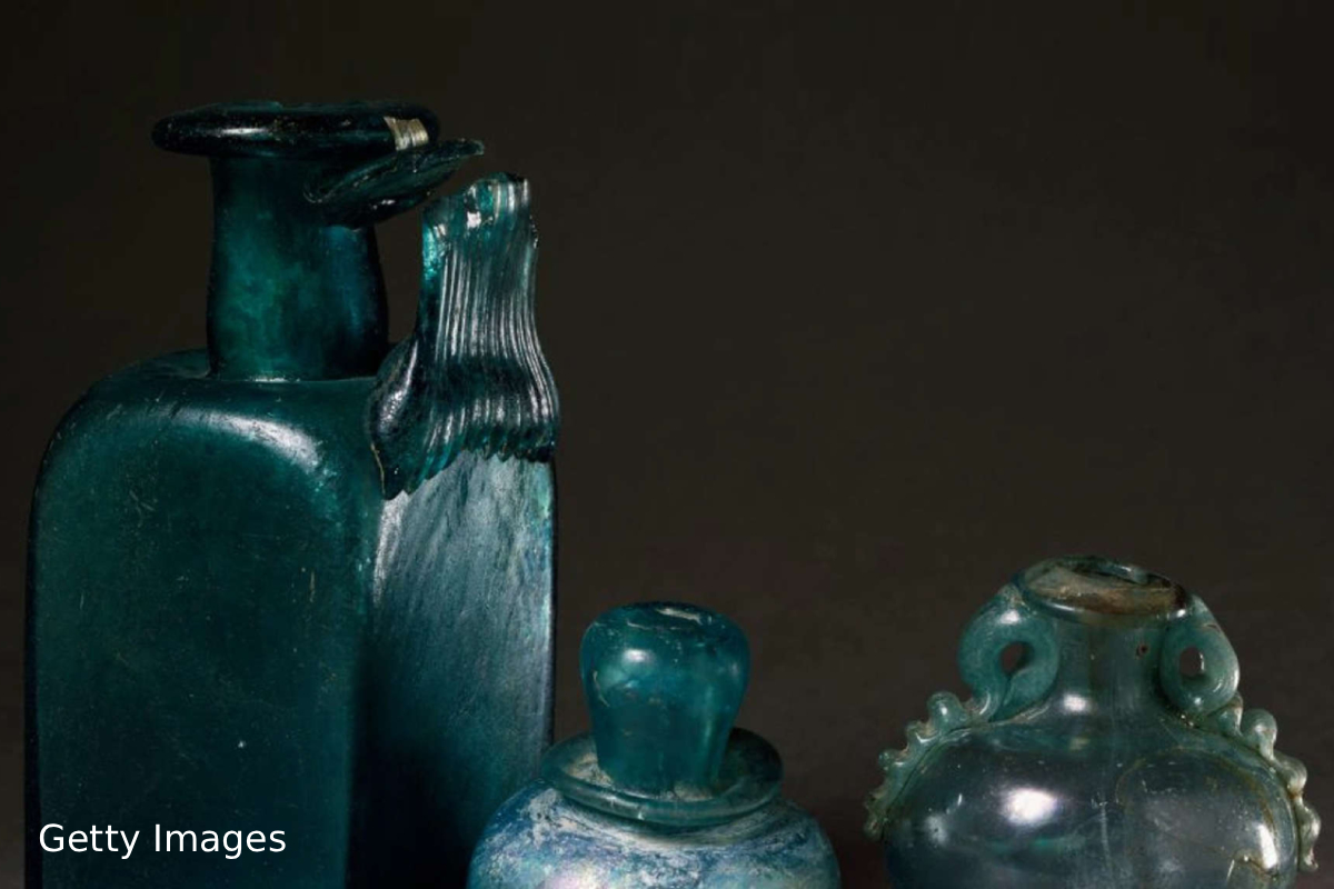 Roman artifacts Switzerland, Lake Neuchatel archaeology, Roman trade routes Alps, Vindonissa Roman military base, Roman swords and pottery discovery, Switzerland underwater excavation #RomanArtifacts #SwitzerlandDiscovery #LakeNeuchatel #Archaeology #RomanHistory #AncientTrade #UnderwaterFinds