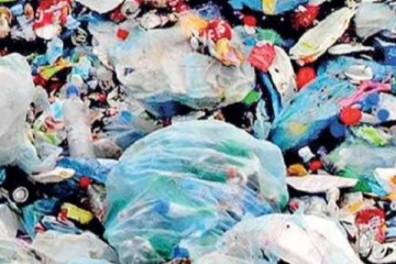 குப்பைகளால் நிரம்பி வழியும் கண்டி வீதிகள்!