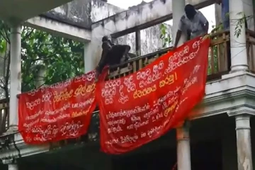 மல்வானை வீட்டை முற்றுகையிட்ட மாணவர்கள் ; பிரதமருடன் நாளை அவசரக் கலந்துரையாடல்