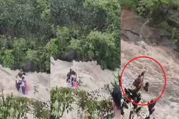 திடீர் வெள்ளத்தில் சிக்கிய குடும்பம்..5 பேர் உயிரிழப்பு - வைரலாகும் அதிர்ச்சி வீடியோ!