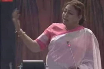 எனக்கு அநீதி இழைக்கப்பட்டுள்ளது- நாடாளுமன்றில் கண்ணீர்விட்டு அழுத பெண் உறுப்பினர்!