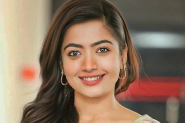 நடிகை ராஷ்மிகாவின் அம்மாவா இவர்? ஹீரோயின் போல இருக்கிறதை பாருங்க