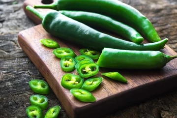 தினமும் ஒரு பச்சை மிளகாய் சாப்பிடுவதனால் கிடைக்கும் நன்மை என்ன தெரியுமா?