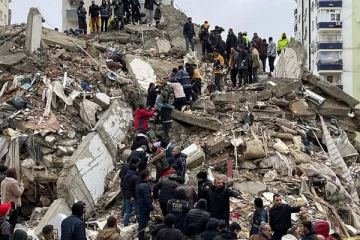 තුර්කි භූ කම්පනයෙන්, දින 5 කට පසු සුන්බුන් අතරින් බේරාගත් කාන්තාවන් දෙදෙනා