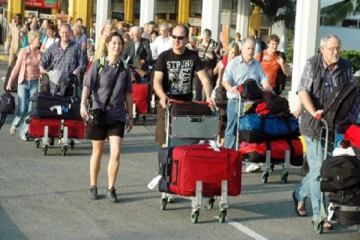 இலங்கைக்கு படையெடுக்கும் வெளிநாட்டு சுற்றுலா பயணிகள்