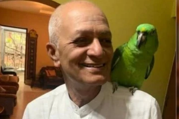 ரயில்வே தண்டவாளத்தில் மர்மமான முறையில் இறந்து கிடந்த பிரபல பாடகியின் தந்தை- அதிர்ச்சியான சம்பவம்