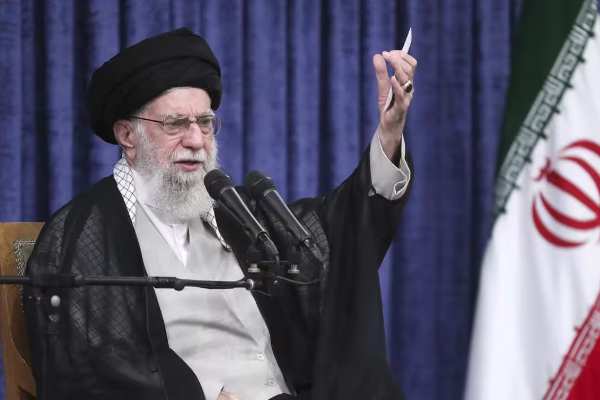 வெனிசுலாவில் அதிரடி காட்டிய ட்ரம்ப் ஈரான் மீது கைவைக்க தயங்குவது ஏன்? | Us Attacked Venezuela Why Hesitate To Try In Iran