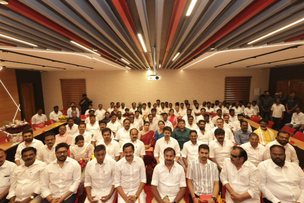 விஜய்யின் தவெகவில் இணைந்த காமராஜரின் பேத்தி, நடிகரின் மகன் | Kamarajar Grand Daughter Joins In Vijay Tvk விஜய்யின் தவெகவில் இணைந்த காமராஜரின் பேத்தி, நடிகரின் மகன் | Kamarajar Grand Daughter Joins In Vijay Tvk