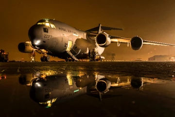 அமெரிக்க C17 Globemaster விமானத்தில் ஆயுதங்களோடு கட்டுநாயக்கவில் தரையிறங்கிய விசேட அதிகாரிகள்!(VIDEO)