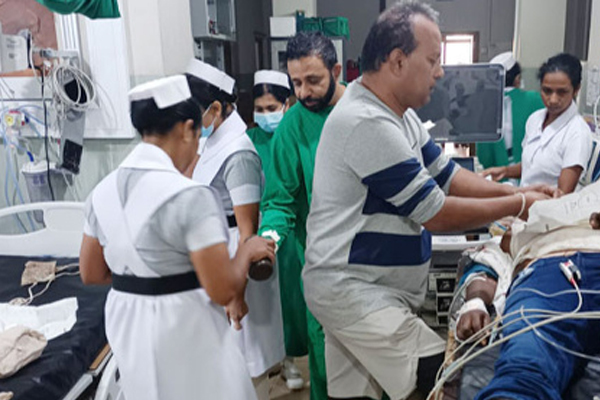 இலங்கையில் பலரையும் வியக்கவைத்த மருத்துவர் ! | Doctor Came To The Hospital As If He Was At Home