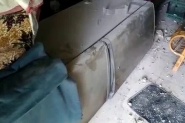 மின்னல் தாக்கத்தில் ஒருவர் காயம்; வீடு முற்றிலும் சேதம்