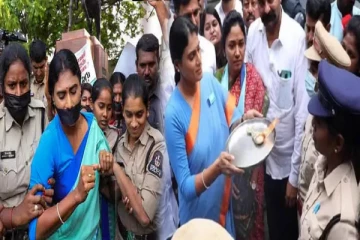 வீட்டுக் காவலில் வைத்த போலீசார் - ஆரத்தி எடுத்து எதிர்ப்பு தெரிவித்த ஆந்திர முதல்வரின் சகோதரி!