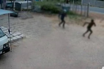 யாழில் வீதியால் சென்றவரை கட்டிவைத்து தாக்கிய கும்பல்