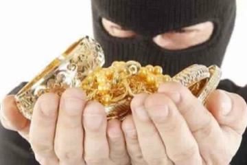 முல்லைத்தீவில் கொள்ளைக்கும்பல் அட்டூழியம்; வைத்தியசாலையில் அனுமதிக்கபப்ட்ட பெண்!