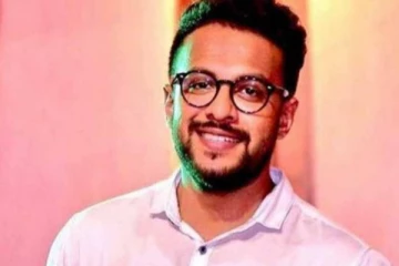 "රාජපක්ෂ පරපුර අපෙන් හොරා කාපු හැම රුපියලක්ම, හැම සතයක්ම අපිට ගන්න ඕන.." මේ දිනවල සමාජ ජාලාවල වේගයෙන් සංසරණය වන රාජපක්ෂවරුන්ට එරෙහිව කලාකාරයෙක් කළ ප්රකාශය.. (VIDEO)