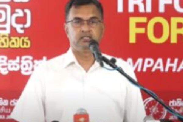 தேசிய பாதுகாப்பிற்கு அச்சுறுத்தல் - விமானப்படை அதிகாரி கறுப்புப் பட்டியலில் | Government Blacklist Former Top Air Force Officer