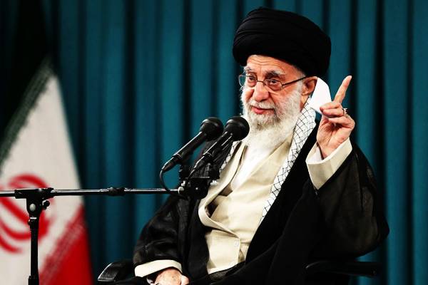 ஈரானை நோக்கிப் பாயும் இரண்டாவது ஆர்மடா: ட்ரம்பினால் மத்திய கிழக்கில் உச்சக்கட்ட பதற்றம் | Trump Warns Iran Second Aircraft Carrier 2026