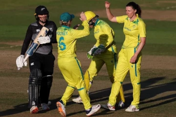 நியூசிலாந்தை அடித்து நொறுக்கி இறுதிப்போட்டிக்குள் நுழைந்த அவுஸ்திரேலியா!